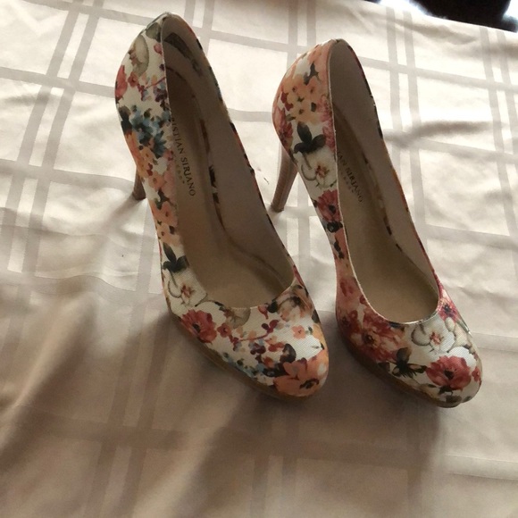 Heels - Picture 2 of 4